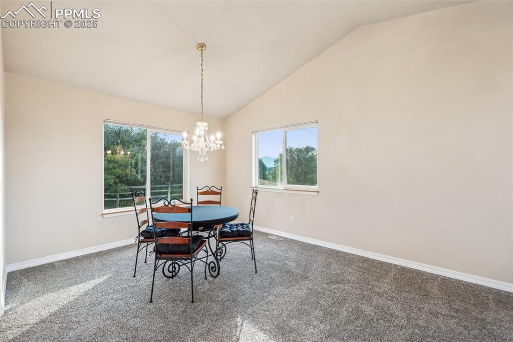 Image 6 of 31: Dining Area