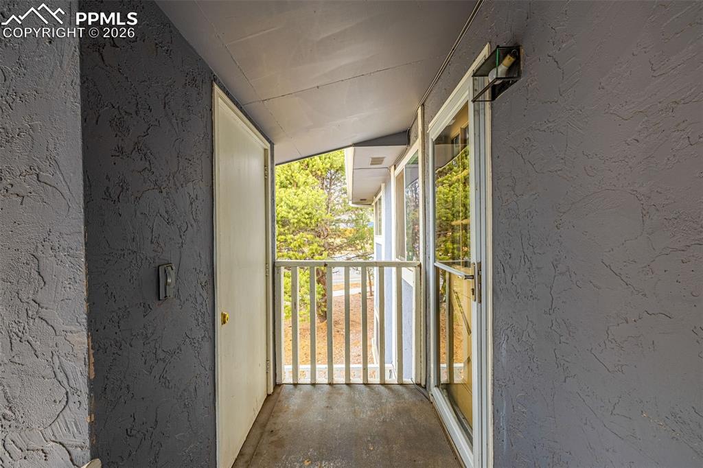 Image 15 of 15: Balcony