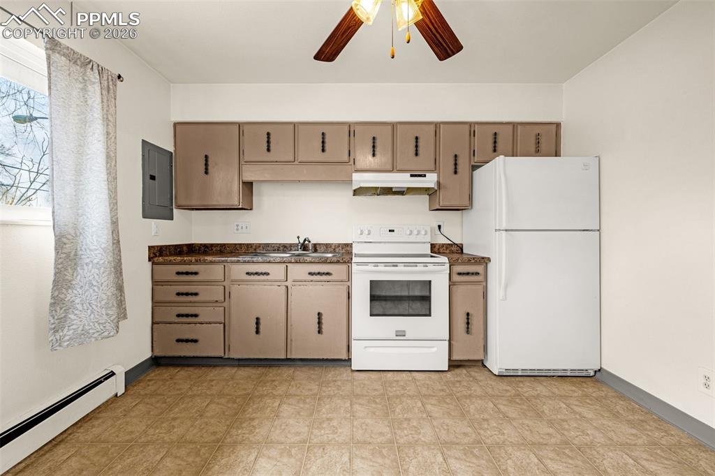 Image 3 of 15: Kitchen