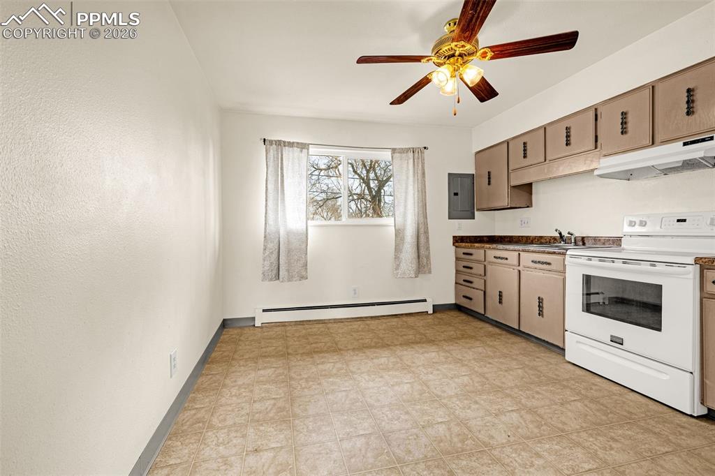 Image 5 of 15: Kitchen