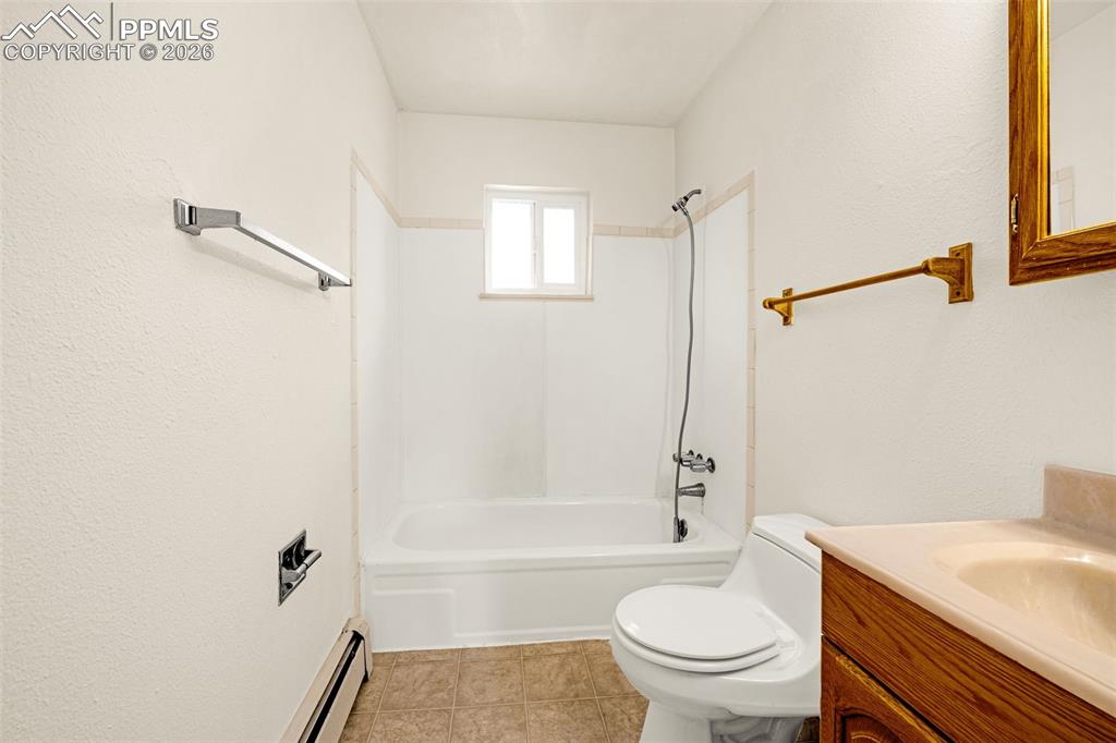 Image 6 of 15: Bathroom