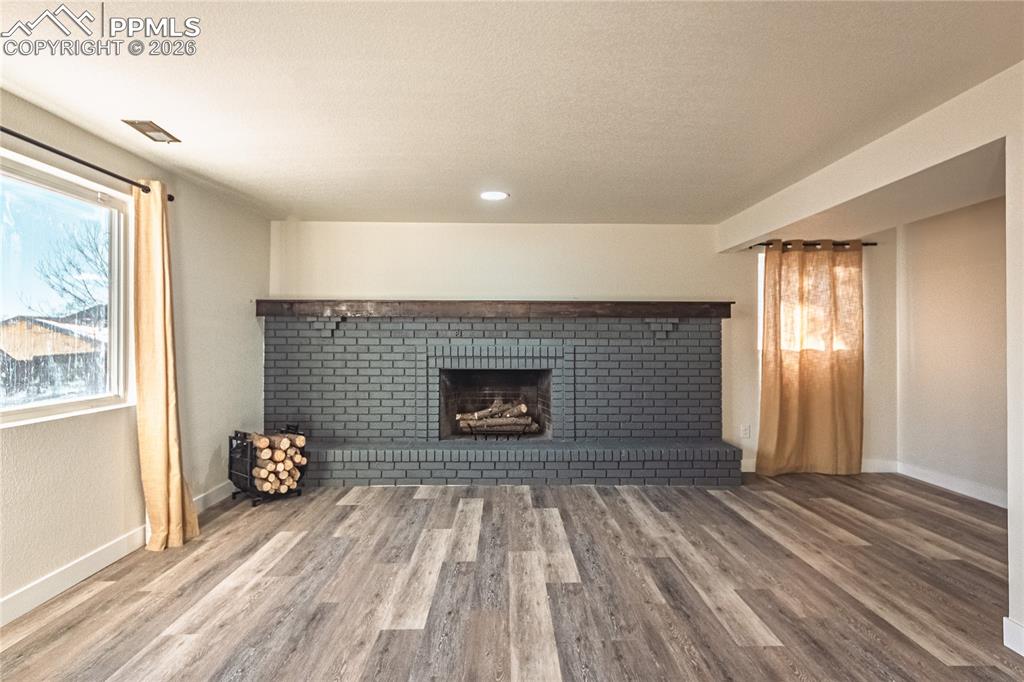 Image 13 of 35: Living Room