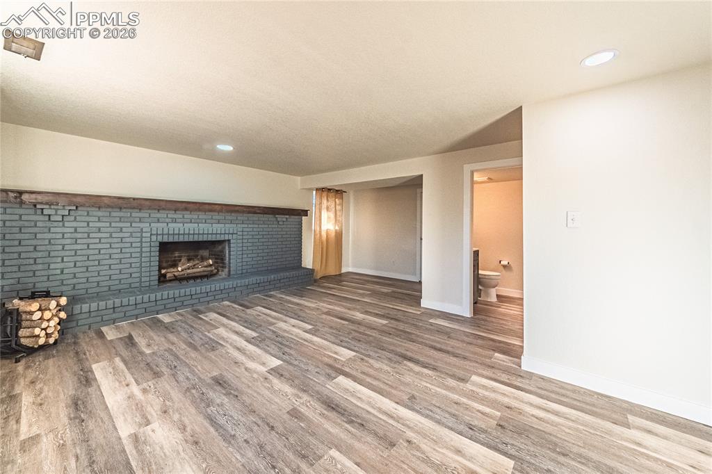 Image 14 of 35: Living Room