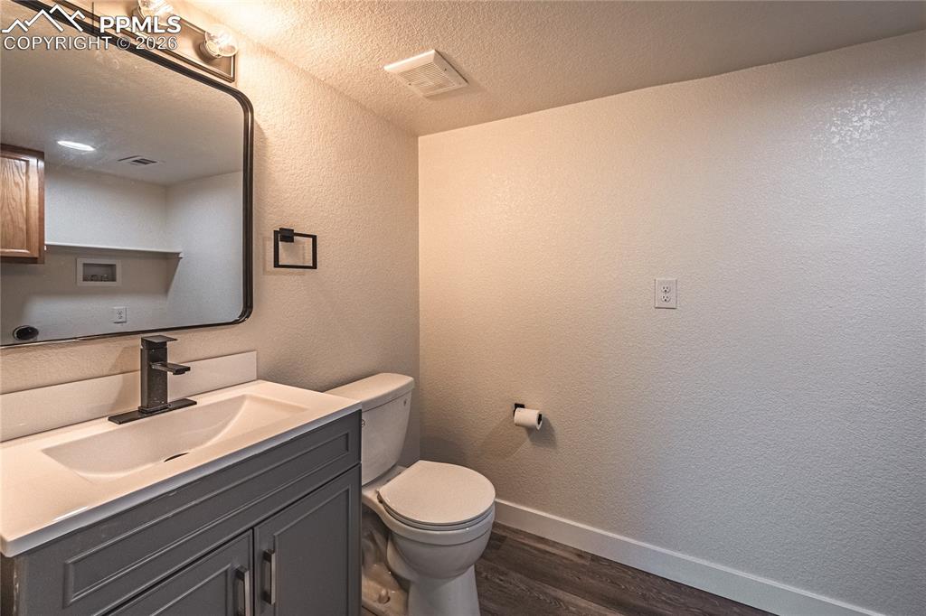 Image 17 of 35: Bathroom