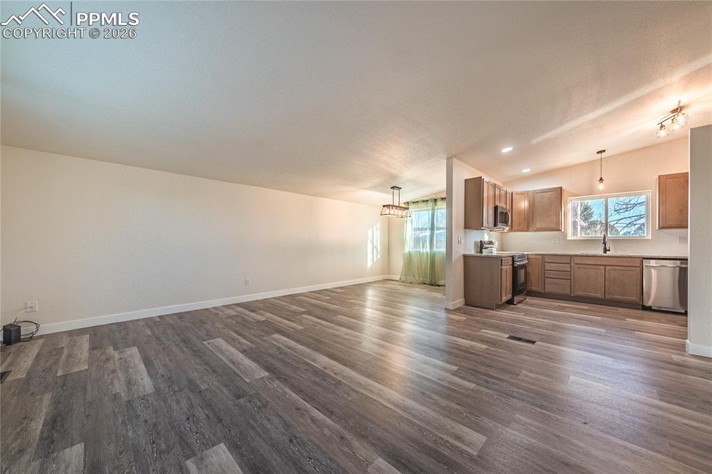 Image 4 of 35: Living Room