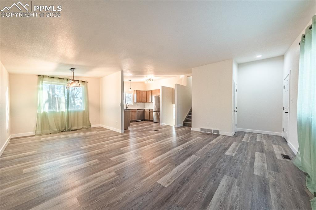 Image 5 of 35: Living Room