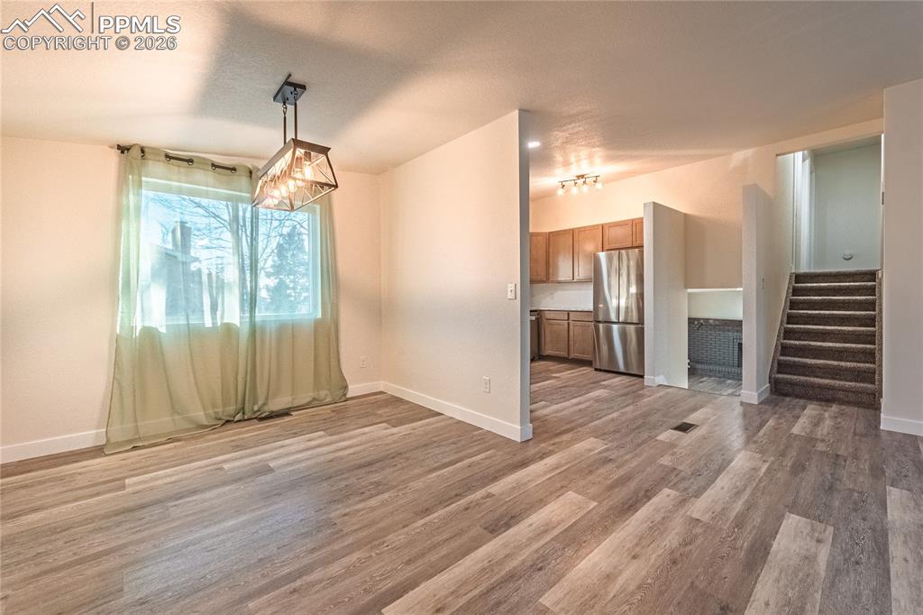 Image 7 of 35: Dining Area