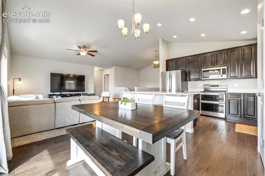 Image 13 of 49: Dining Area