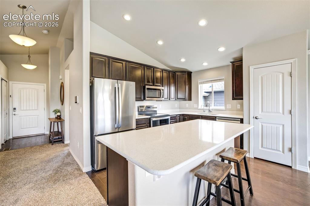 Image 15 of 49: Kitchen