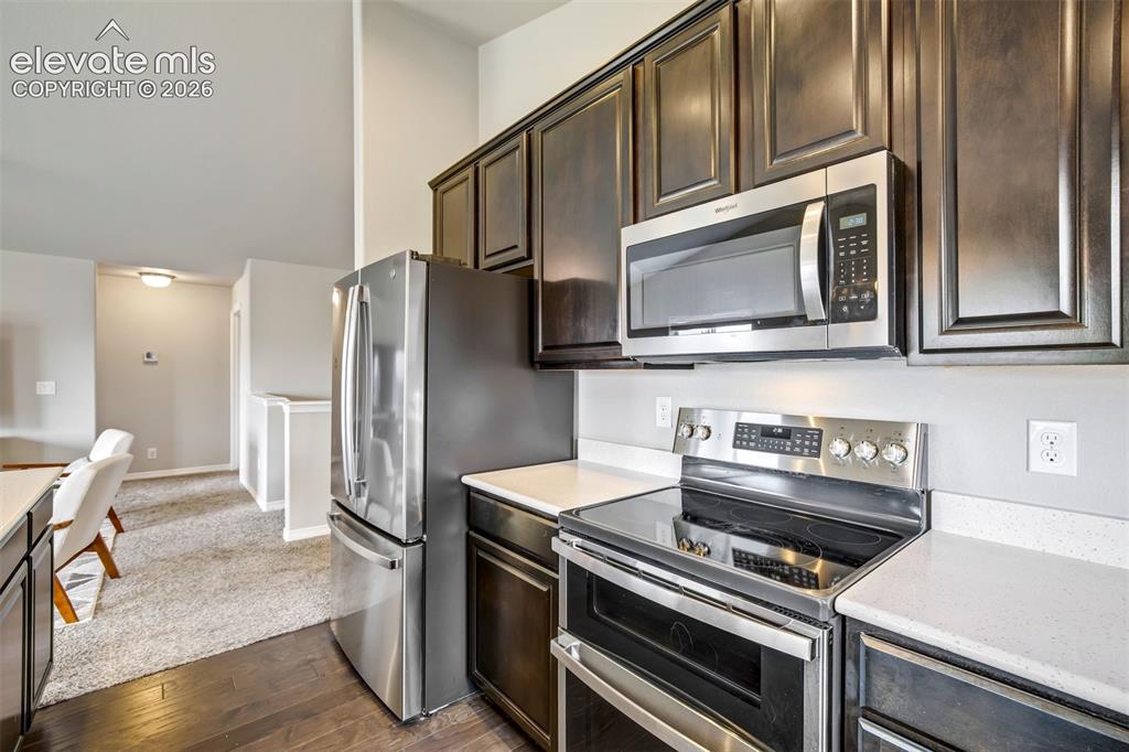 Image 17 of 49: Kitchen