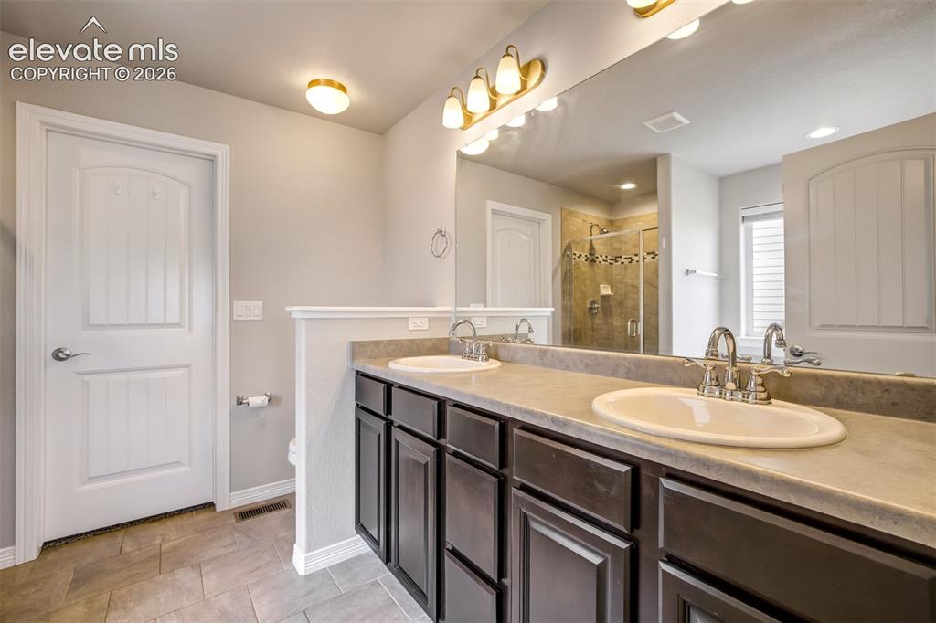 Image 22 of 49: Master bathroom