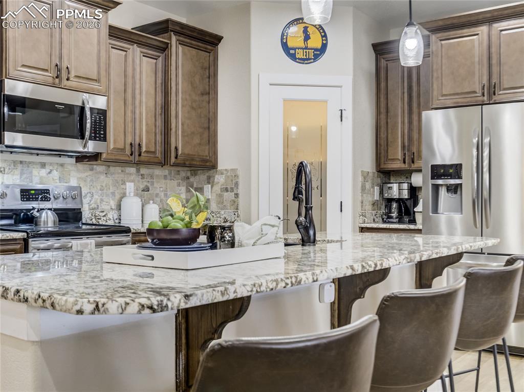 Image 17 of 47: Kitchen