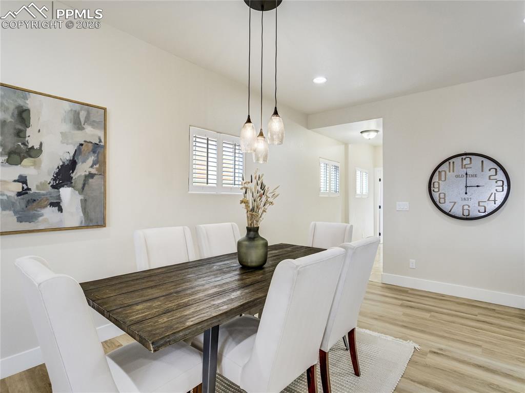 Image 19 of 47: Dining Area