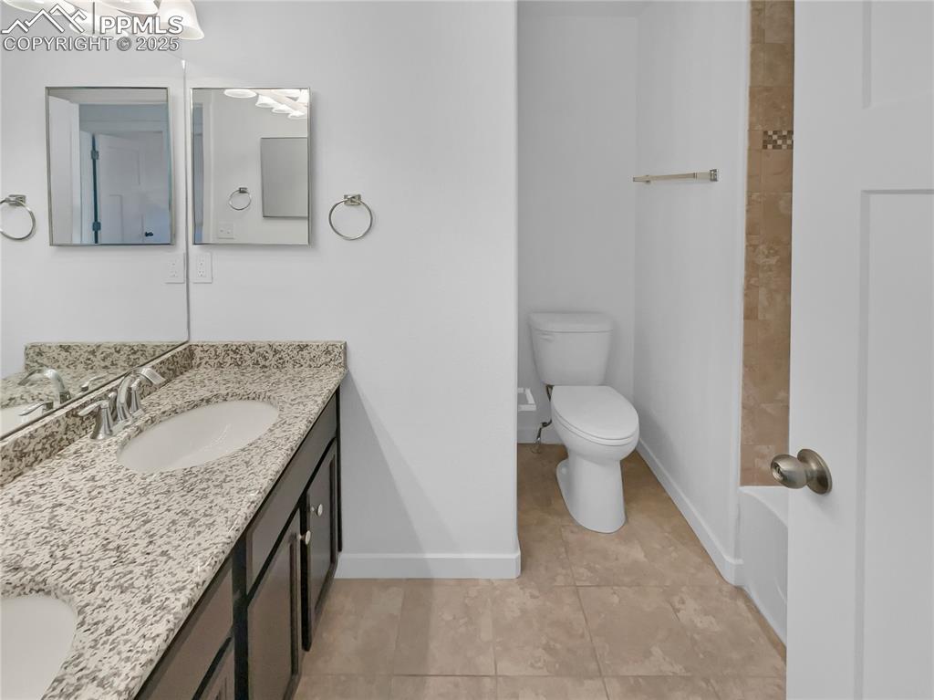 Image 10 of 27: Bathroom