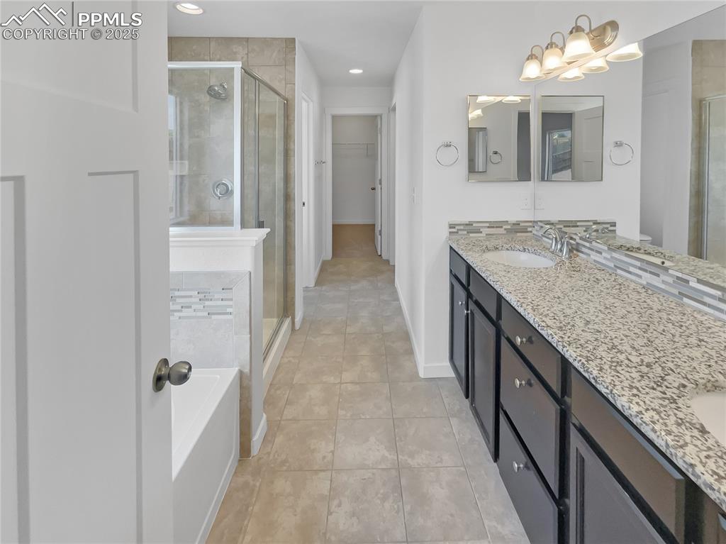 Image 14 of 27: Bathroom