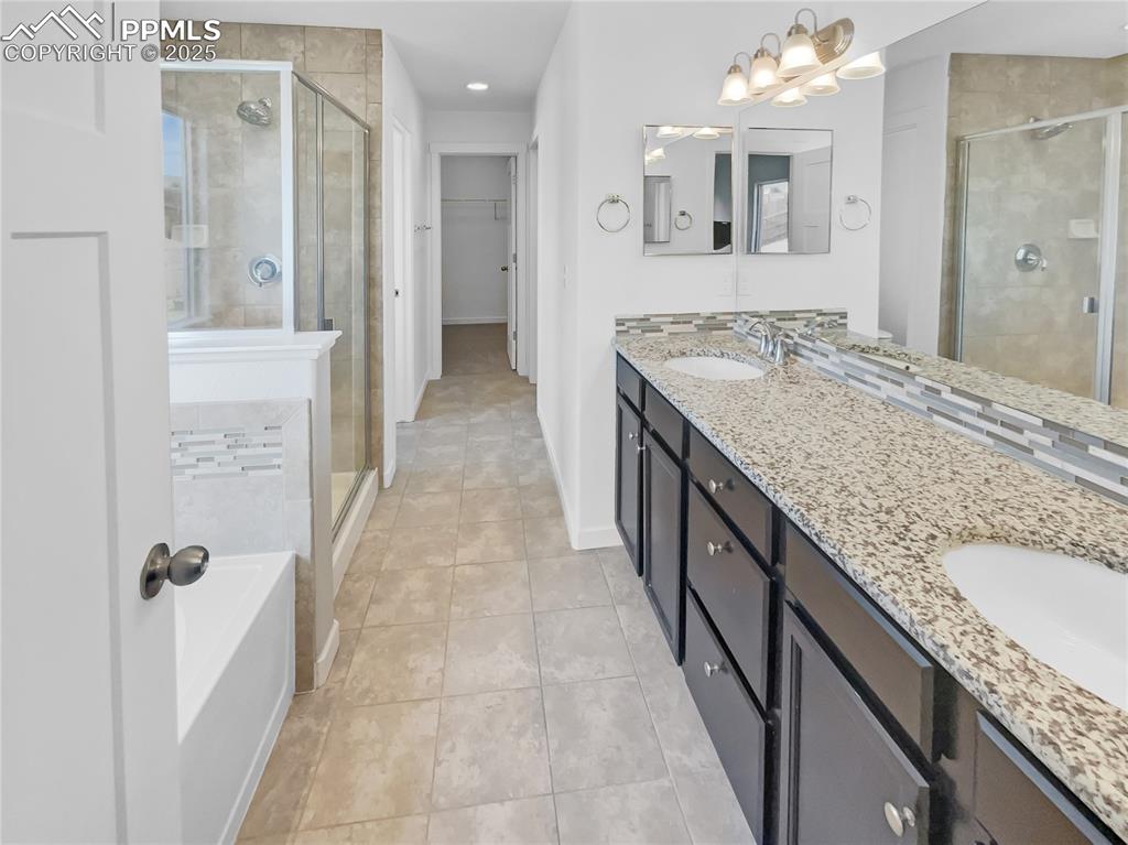 Image 15 of 27: Bathroom