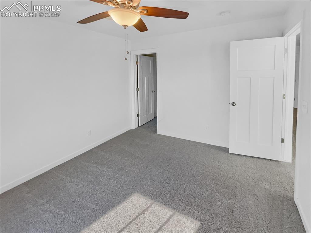 Image 5 of 27: Bedroom