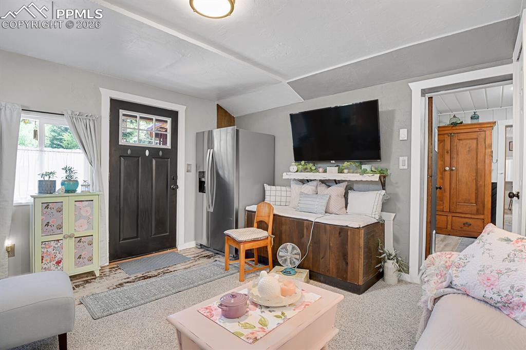 Image 23 of 50: Tastefully updated