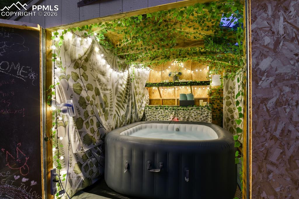 Image 44 of 50: Hot tub