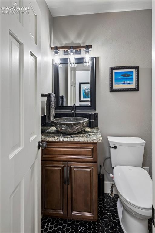 Image 19 of 50: Bathroom