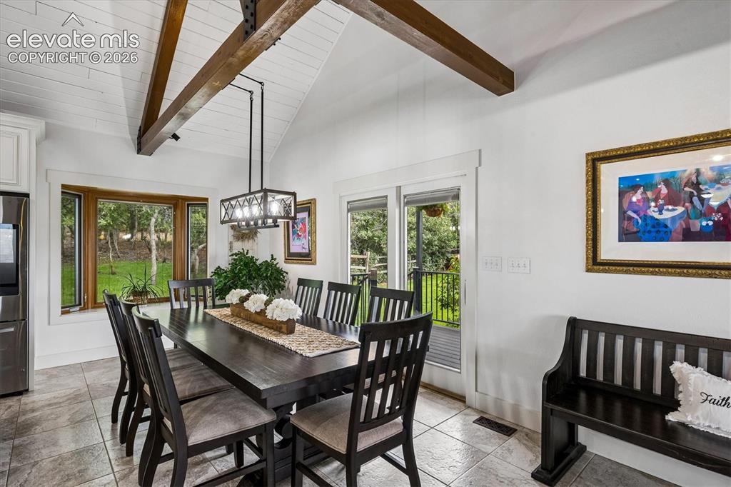 Image 8 of 50: Dining Area