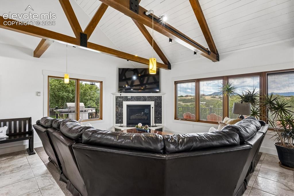 Image 9 of 50: Living Room