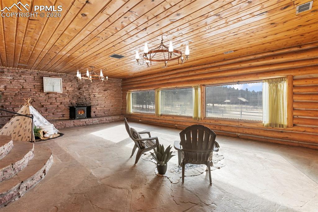 Image 16 of 50: Sun Room