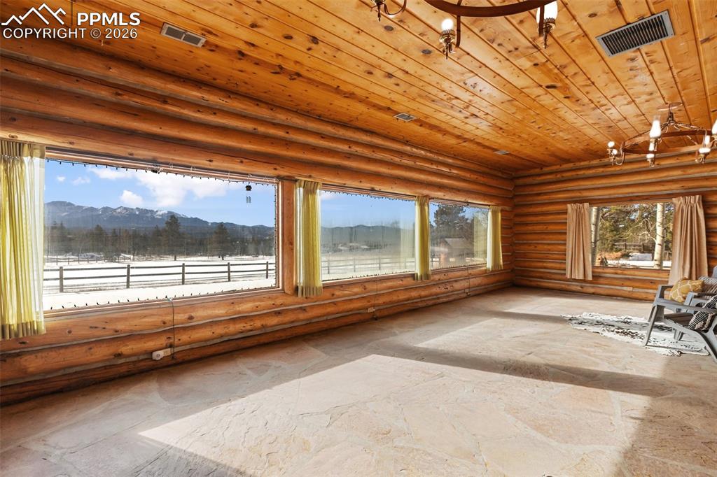 Image 17 of 50: Sun Room