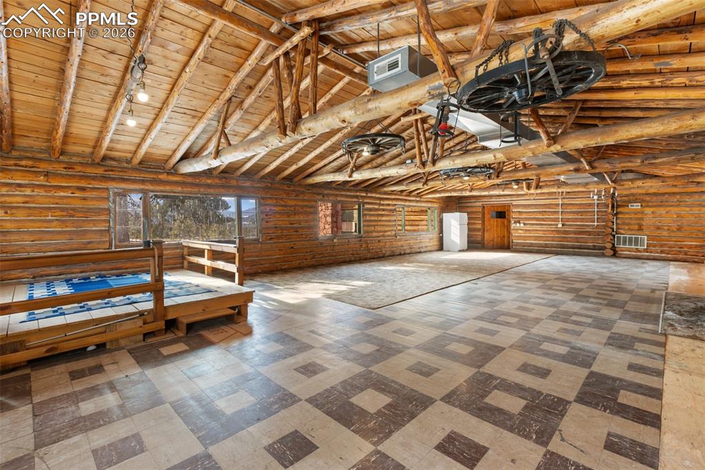 Image 26 of 50: Recreation Room