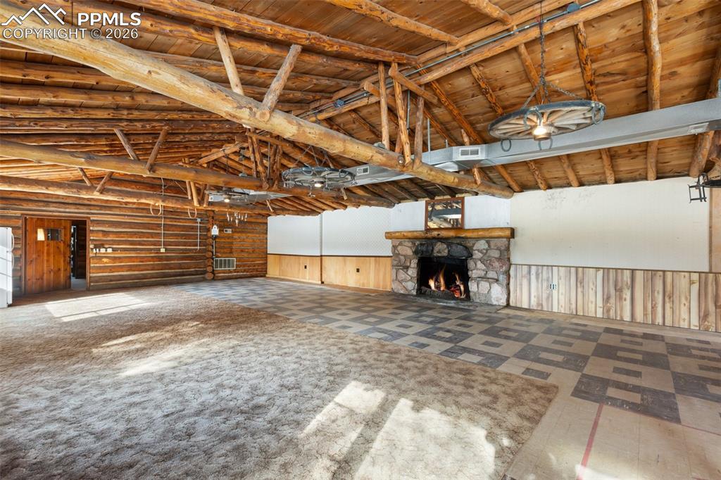 Image 27 of 50: Recreation Room