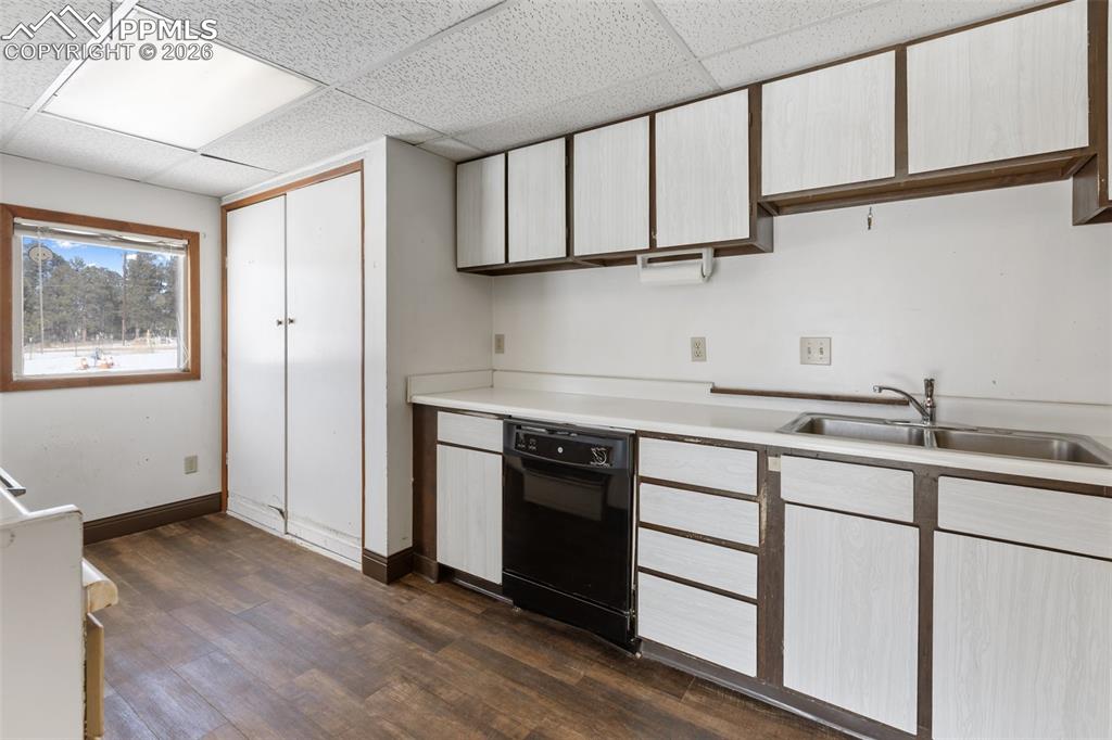 Image 46 of 50: Kitchen