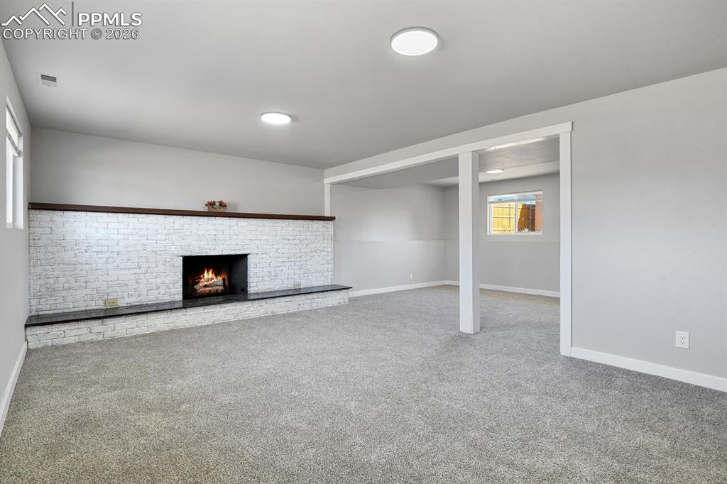 Image 20 of 32: Living Room