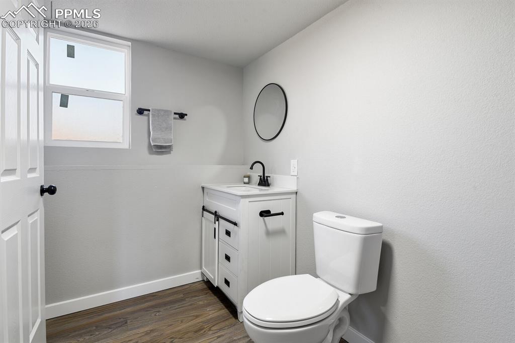 Image 23 of 32: Bathroom