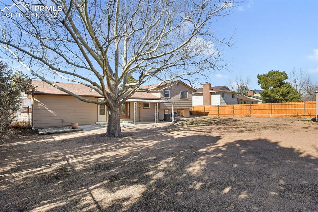 Image 26 of 32: Back of Structure