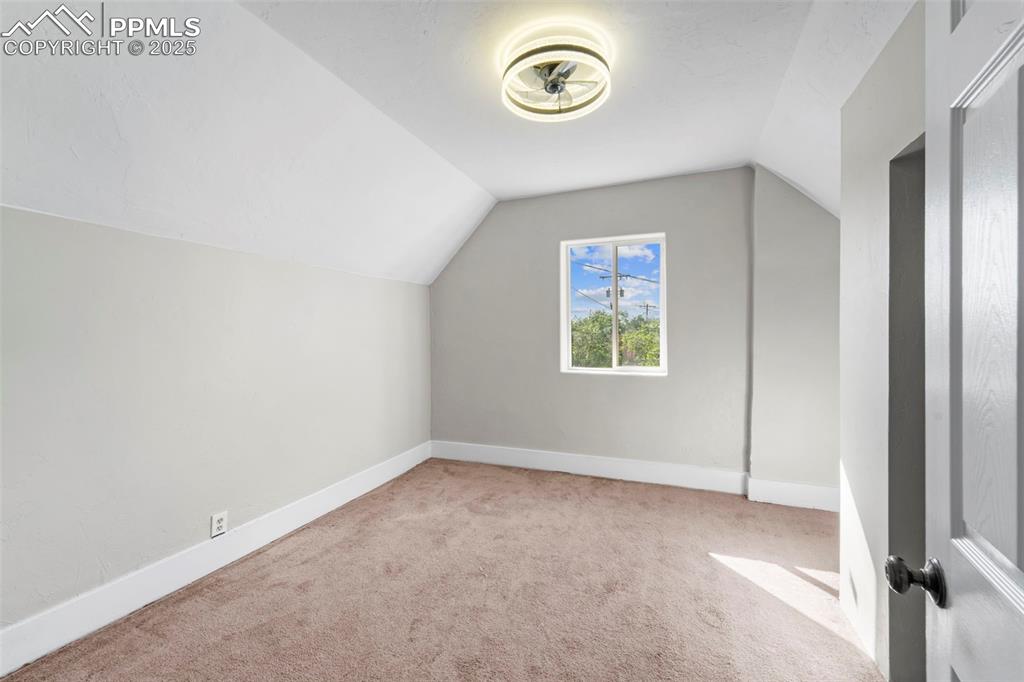 Image 18 of 35: Flexible Bedroom ideal for a home office or playroom.