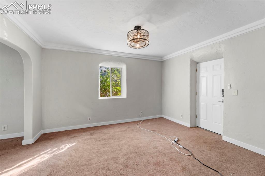 Image 9 of 35: Versatile dining area adjacent to the kitchen and living room.