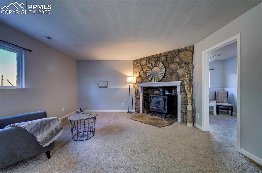 Image 10 of 21: Living Room