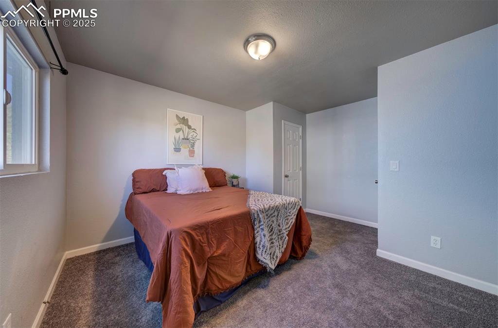 Image 14 of 21: Bedroom