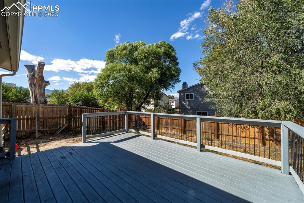 Image 21 of 21: Deck