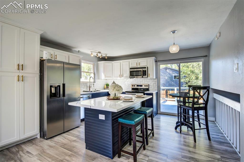 Image 5 of 21: Kitchen