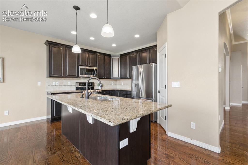 Image 10 of 50: Kitchen