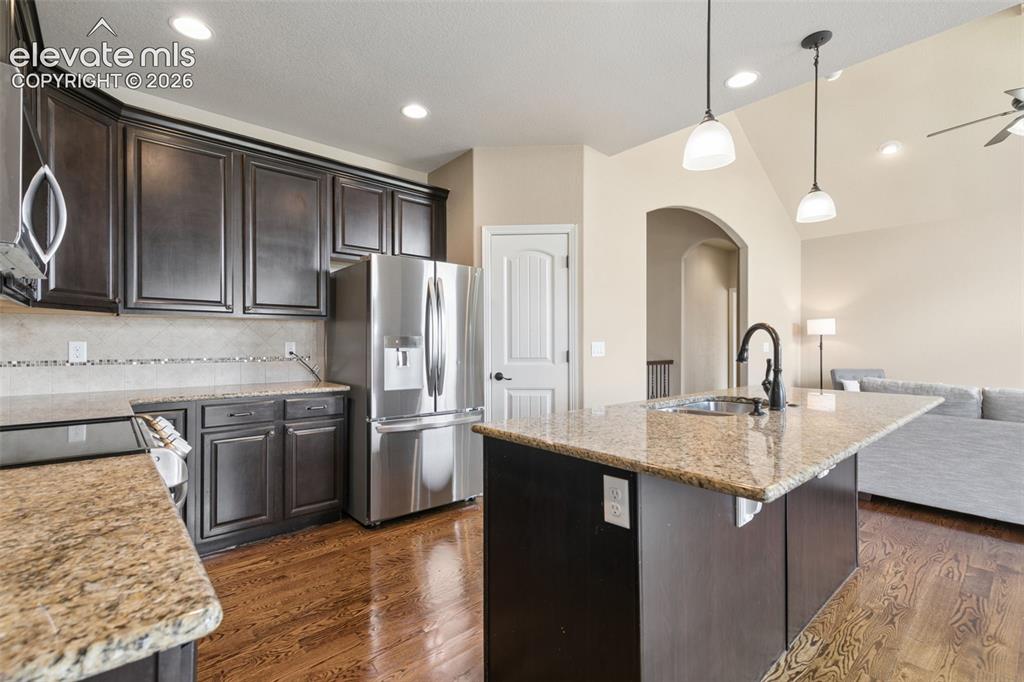 Image 8 of 50: Kitchen