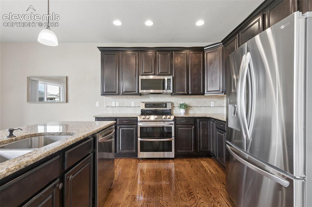 Image 9 of 50: Kitchen