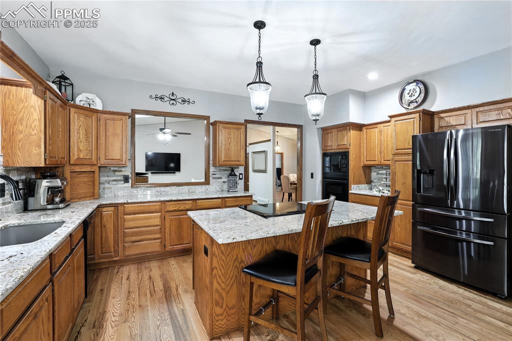 Image 11 of 37: Kitchen