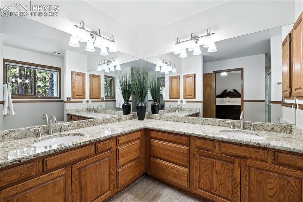 Image 16 of 37: Bathroom