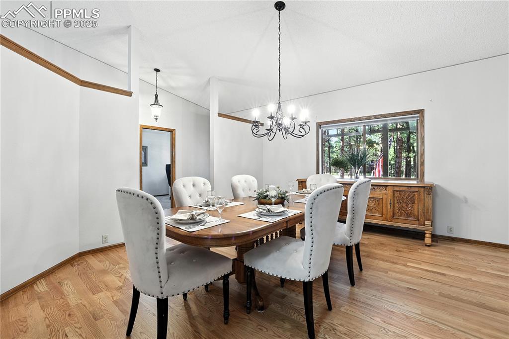 Image 5 of 37: Dining Area