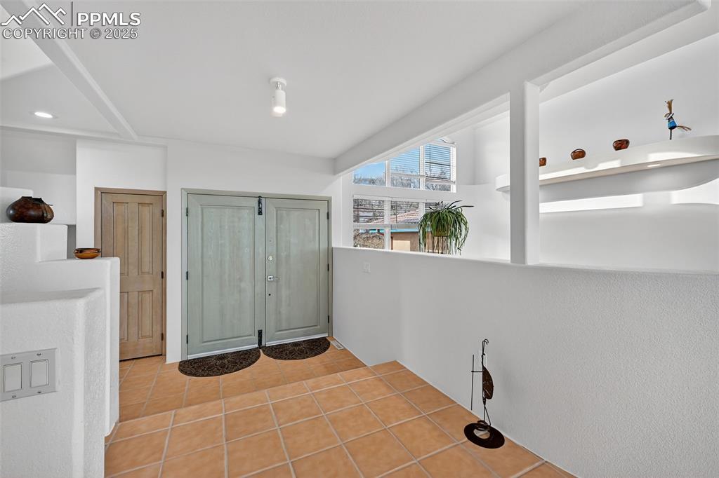 Image 10 of 50: Entry