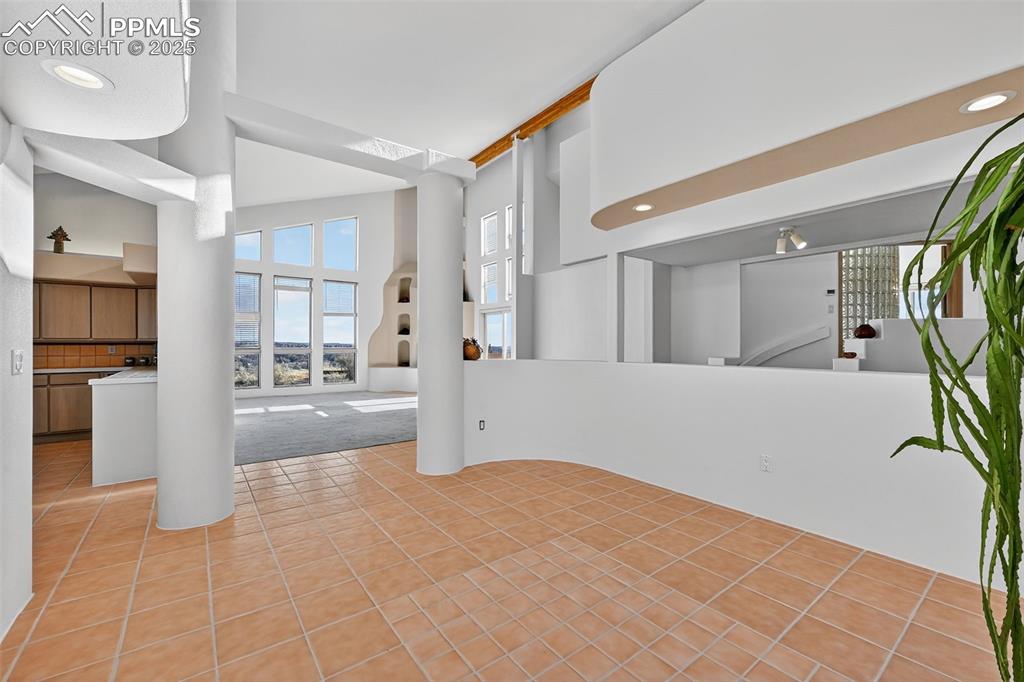 Image 14 of 50: Living Room