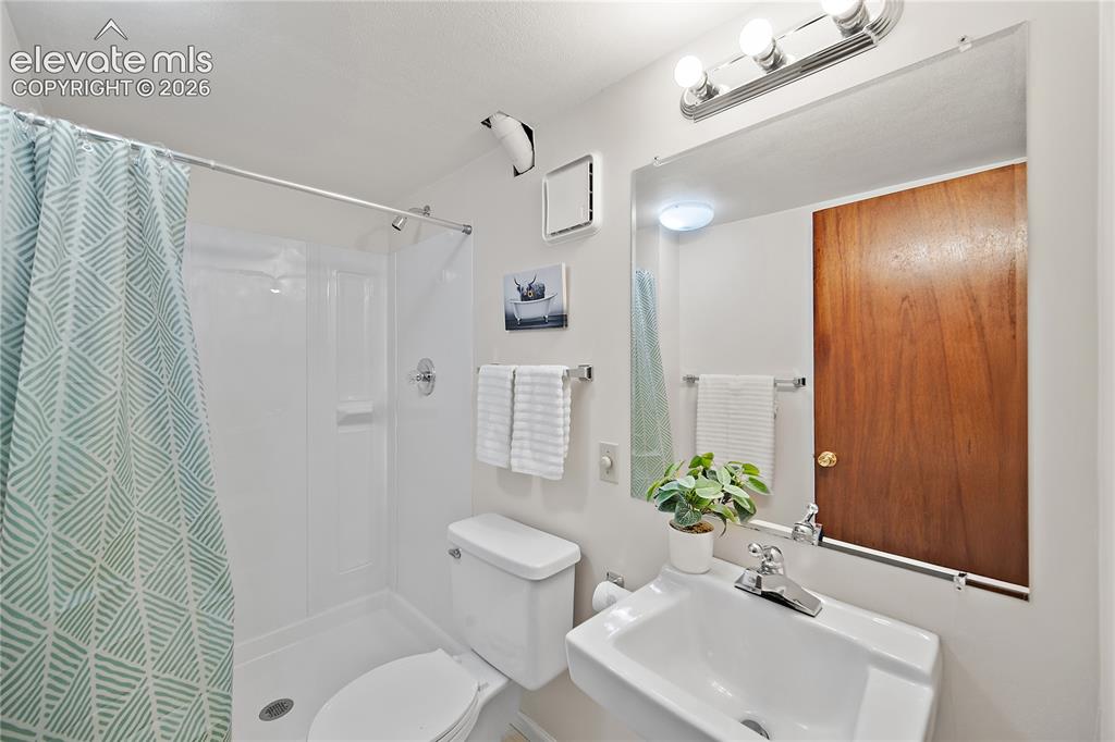 Image 21 of 42: Basement 3/4 bath