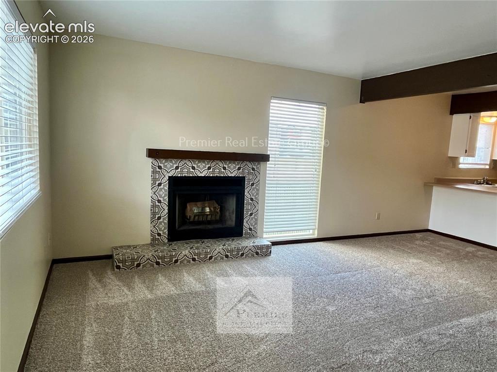 Image 4 of 13: Living Room